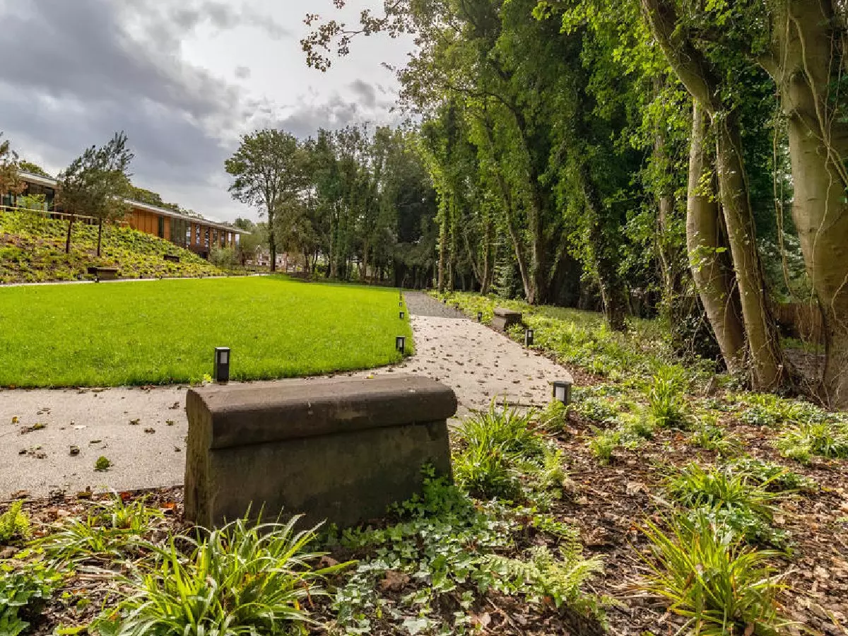 The gardens with stone seating, which are pieces of the old Victorian building