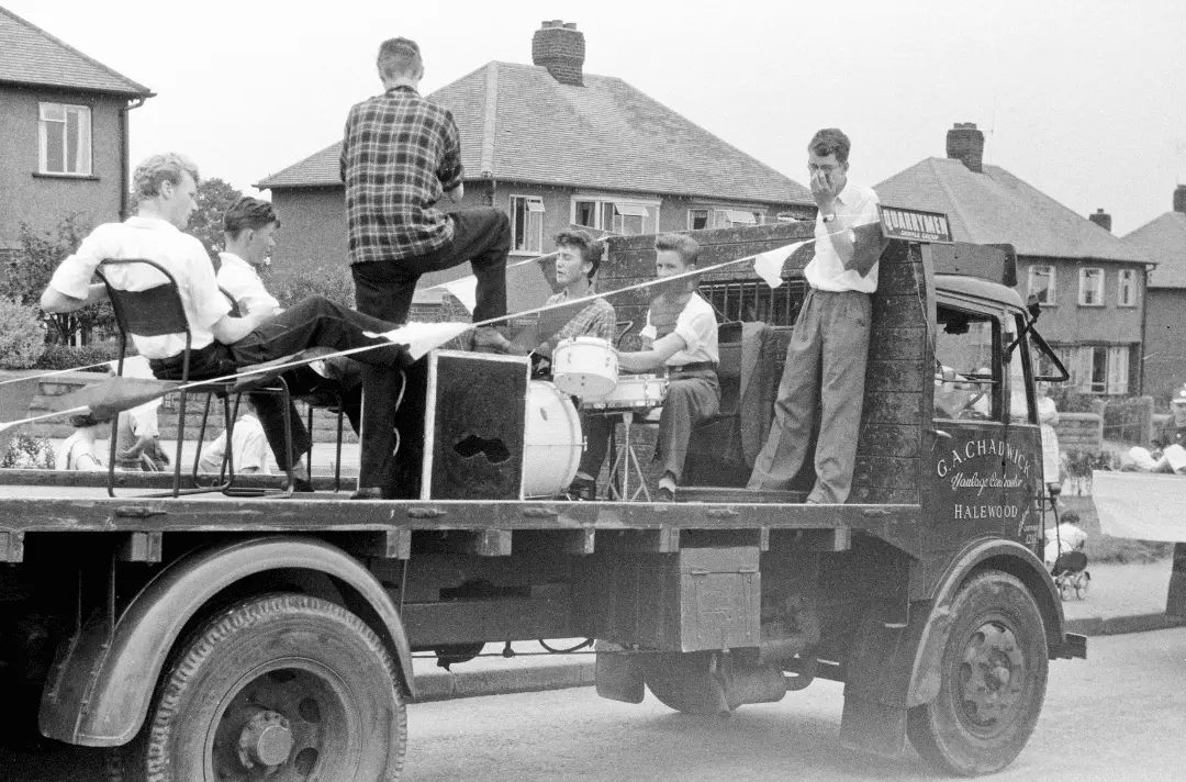 Pete Shotton, Eric Griffiths, Len Garry, John Lennon, Colin Hanton, Rod Davis on the back on a lorry